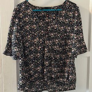 DONATING SOON - MAKE OFFERS! 
Sanctuary Blouse